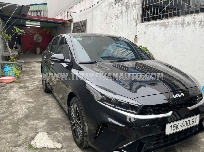 Xe Kia K3 Premium 2.0 AT 2024