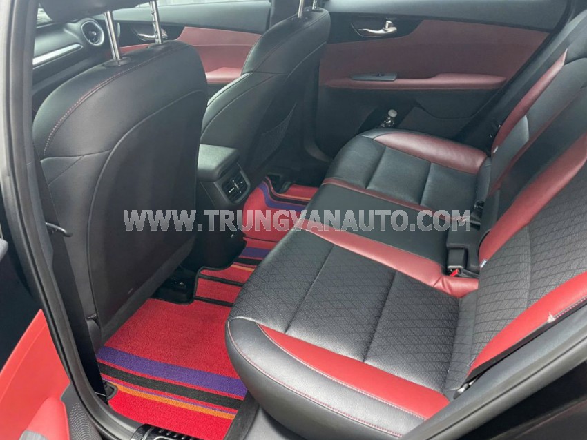 Xe Kia K3 Premium 2.0 AT 2024