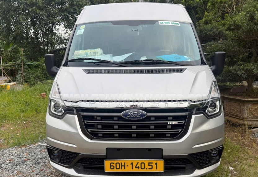 Ford Transit Tiêu chuẩn 2024